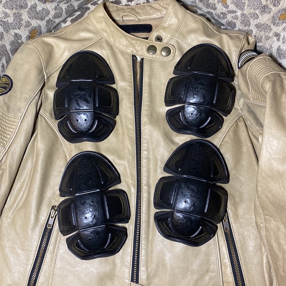 Triumph Motorcycle Jacket with all four pieces of shoulder & elbow armor. EUC - Picture 15 of 16